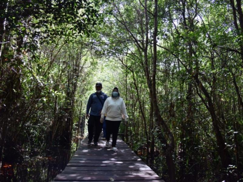 Kunjungi SM Lamandau, Bupati Hj Nurhidayah Ajak untuk Terus Jaga Kelestarian Alam
